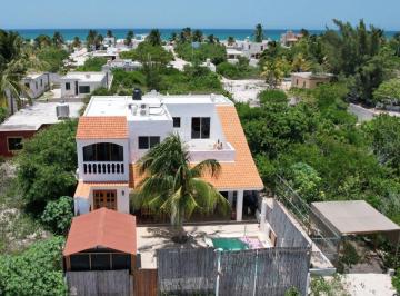 Casa de 3 habitaciones, Progreso · Hermosa y Perfecta Casa de Playa en Chuburná, a Solo 4 Cuadras del Perfecto Mar Esmeralda