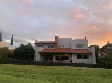 Casa · 755m² · 4 Recámaras · 4 Estacionamientos · Casa en El Campanario, Querétaro