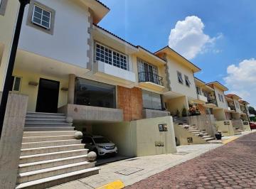 Casa · 425m² · 3 Recámaras · 4 Estacionamientos · Casa en Venta en Colon Echegaray, en Fraccionamiento Cerrado