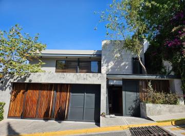Casa · 1100m² · 4 Recámaras · 6 Estacionamientos · Casa Nueva en Venta en Interlomas, en Fraccionamiento Cerrado