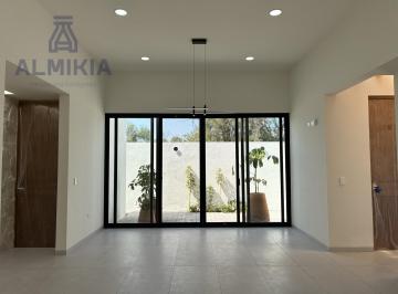 Casa · 140m² · 2 Recámaras · 2 Estacionamientos · Compra Casa de Una Planta Zona Poniente