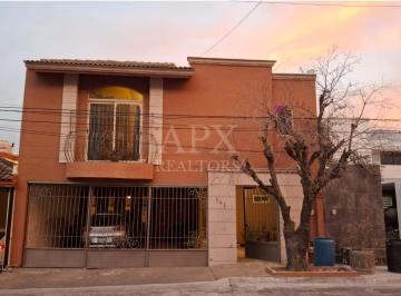 Casa · 258m² · 3 Recámaras · 2 Estacionamientos · Hermosa Casa en Venta con Vistas Panorámicas