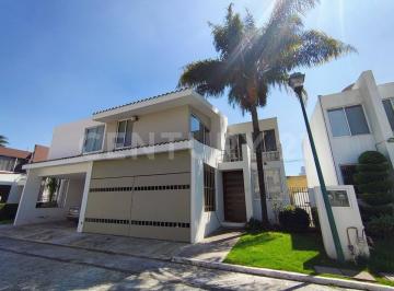 Casa · 234m² · 3 Recámaras · 2 Estacionamientos · Casa en Venta en Fraccionamiento Loma, Zona Recta a Cholula, Zavaleta, Puebla