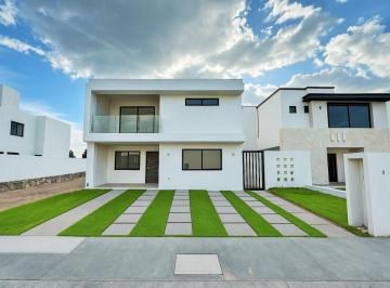 Casa de 4 habitaciones, Querétaro · Casa en Venta en Santa Elena Portalegre Querétaro
