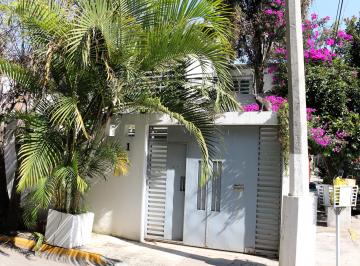 Fachada · Atractiva Casa en Venta en Ciudad Satélite