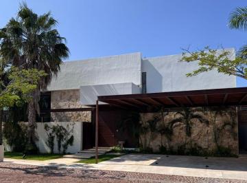 5277052f07247684a83f553767bd26e8b96fbe9e846a6262ff9acb72c1cefee9 · Casa en Venta en Mérida, Privada Bosques de Altabrisa (Una Sola Planta)