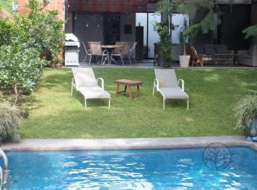 Casa · 246m² · 4 Recámaras · 2 Estacionamientos · Casa en Fraccionamiento Club de Golf Santa Fe