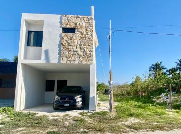Casa · 156m² · 2 Recámaras · 2 Estacionamientos · Venta de Casa en Chixchulub Puerto Progreso Yucatán