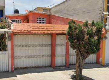 Casa de 3 habitaciones, Ecatepec de Morelos · Casa en Venta en Jardines de Morelos 5ta, Ecatepec de Morelos, Estado de Mexico.