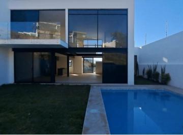 Casa · 461m² · 4 Recámaras · 3 Estacionamientos · Casa en Burgos