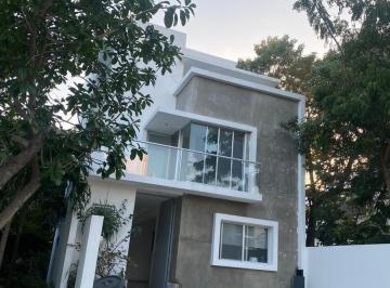 Casa · 160m² · 2 Recámaras · 2 Estacionamientos · Vendo Casa en Esquina de 3 Rec en Residencial Arbolada con Alberca Privada