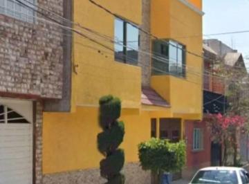 Casa de 4 habitaciones, Nezahualcóyotl · Casa en Maravillas en Nezahualcóyotl Venta Hipotecaria