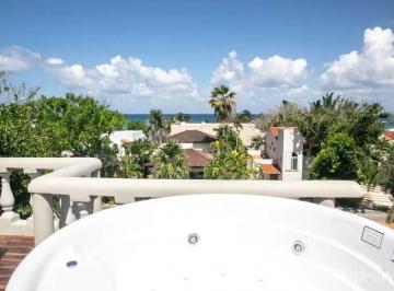 Casa · 359m² · 5 Recámaras · 2 Estacionamientos · Casa de 5 Recamaras en Venta en Playacar I Playa del Carmen