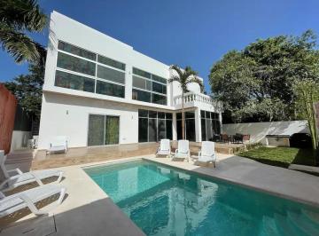 Casa · 467m² · 5 Recámaras · 3 Estacionamientos · Casa de 5 Recamaras en Venta en Playa del Carmen