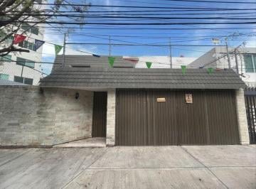 Casa · 390m² · 4 Recámaras · 3 Estacionamientos · Residencia en Vallarta Norte 4 Habitaciones 2 Niveles