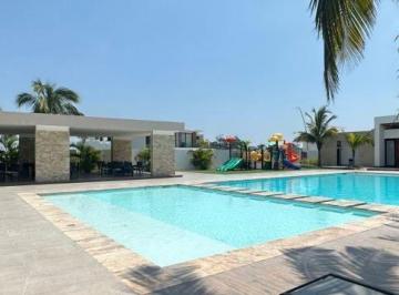 Casa · 171m² · 3 Recámaras · 2 Estacionamientos · Casa en Venta en El Fraccionamiento Lomas del Dorado, Boca del Rio Veracruz