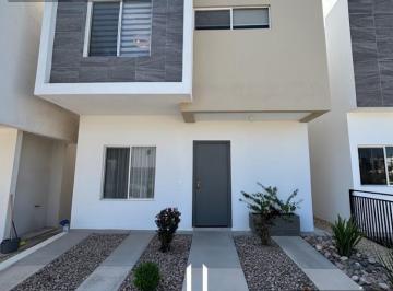 Casa · 115m² · 3 Recámaras · 2 Estacionamientos · Casa Montolivo