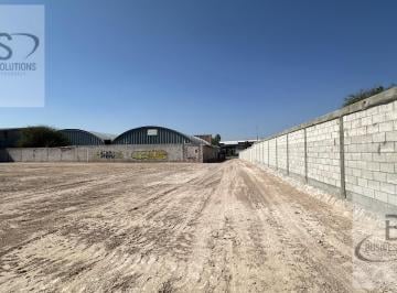 Terreno / Lote · 2000m² · Kl/ Renta Terreno Totalmente Bardeado. 2,000 m² / Santa Rosa Jauregui.