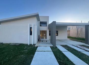 Casa · 380m² · 3 Recámaras · 3 Estacionamientos · Casa - Fraccionamiento Residencial Lagunas de Miralta
