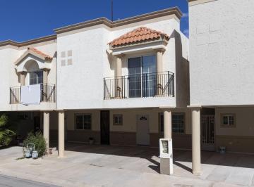 Casa · 140m² · 3 Recámaras · 2 Estacionamientos · Casa en Renta en Fraccionamiento Canto de Verona con Unidad Paquete Cerca de Valle del Sol