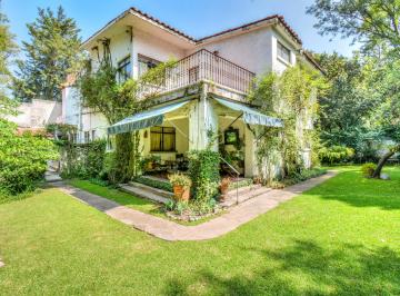 En una de las calles más tranquilas del prestigioso Barrio de San Ángel, a escas · Oportunidad Casa en Calle Cerrada de 4 Recámaras y Gran Jardín en San Angel