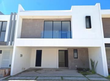 Casa · 210m² · 3 Recámaras · 2 Estacionamientos · Casa en Venta en Residencial Altana, Cholula