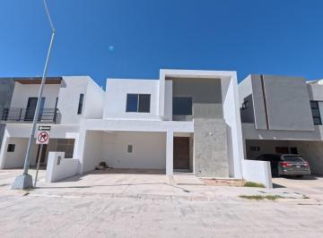 Casa · 305m² · 4 Recámaras · 2 Estacionamientos · Se Vende Casa en Fraccionamiento Asturias Residencial