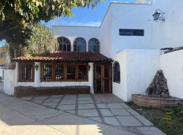 Casa uso de suelo de 3 habitaciones, Guadalajara · Casa en Venta con Uso de Suelo en Ladrón de Guevara