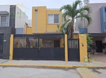 Casa · 17607m² · 4 Recámaras · 1 Estacionamiento · Casa - Fraccionamiento Floresta