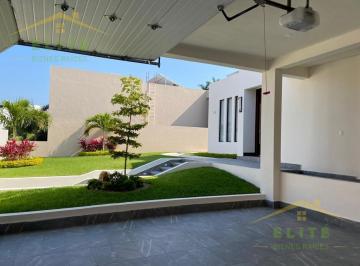 Casa · 274m² · 2 Recámaras · 3 Estacionamientos · Casa - Fraccionamiento Lomas del Naranjal