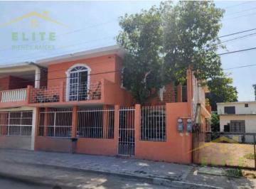 Casa · 300m² · 5 Recámaras · 1 Estacionamiento · Casa en Venta Colonia Hipodromo