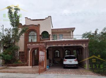 Casa · 542m² · 6 Recámaras · 2 Estacionamientos · Casa en Hermosa Casa en Venta Col. Vergel, Tampico