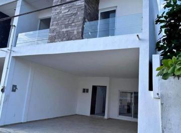 Casa · 210m² · 3 Recámaras · 2 Estacionamientos · Casas en Venta Col. Loma del Gallo Cd Amdero