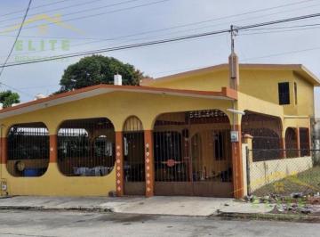 Casa · 299m² · 4 Recámaras · 2 Estacionamientos · Casa en Venta Col. Unidad Naciona Cd Madero