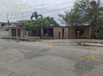 Casa · 215m² · 3 Recámaras · 3 Estacionamientos · Casa en Venta Col. Solidaridad Voluntad y Trabajo