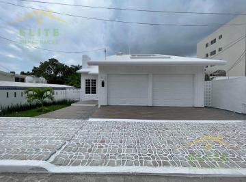 Casa · 226m² · 4 Recámaras · 2 Estacionamientos · Casa en Venta Col. Loma del Gallo Cd Madero