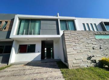 Casa de 4 habitaciones, Zapopan · Casa en Renta Coto Vasanta Solares Zapopan