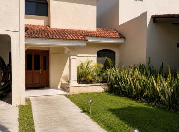 Casa de 3 habitaciones, Mérida · Casa con 3 Recámaras y 330 m² de Superficie de Terreno en Venta en Mérida