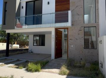 Casa · 195m² · 3 Recámaras · 2 Estacionamientos · Casa en La Soledad
