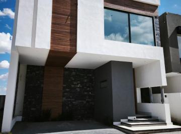 Casa · 458m² · 4 Recámaras · 2 Estacionamientos · Casa en Tamarindos