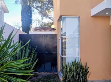 Casa · 190m² · 2 Recámaras · 2 Estacionamientos · Casa en Fraccionamiento Tres Arroyos