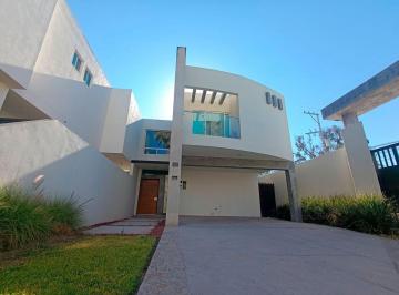 105422868ce63b8207db1edd91599abf5289164a5ff8d1d869eb0795fa2b60c2 · Espaciosa Casa en Venta en Privada Villa Contessa