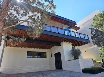 Casa Venta de 4 habitaciones · Espectacular Casa en Venta de Ultra Lujo en El Fracc. Club de Golf La Loma en San Luis Potosí.
