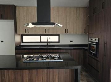 Casa · 210m² · 3 Recámaras · 2 Estacionamientos · Casa en Venta en Fraccionamiento Puerta Magna