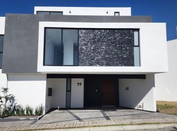 Casa · 245m² · 3 Recámaras · 2 Estacionamientos · Casa Venta