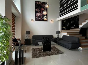 Casa · 332m² · 4 Recámaras · 2 Estacionamientos · Casa Venta