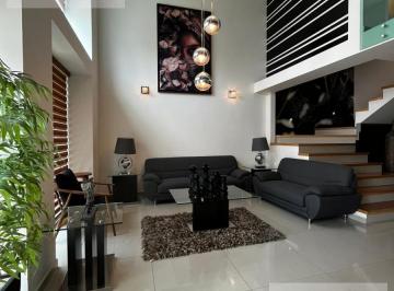 Casa · 332m² · 4 Recámaras · 2 Estacionamientos · Casa Venta