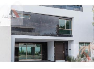 Casa · 409m² · 3 Recámaras · 2 Estacionamientos · Casa Venta