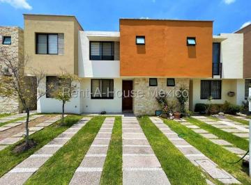 Casa en condominio de 3 habitaciones, Corregidora · Casa en Venta en Condominio en Corregidora | 3 Recámaras | Jardín Privado | Seguridad 24/7 - Yr