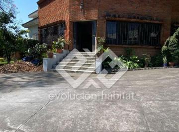 Casa de 5 habitaciones, Cuernavaca · Casa Sola con Alberca y Jardines Amplios en Cuernavaca